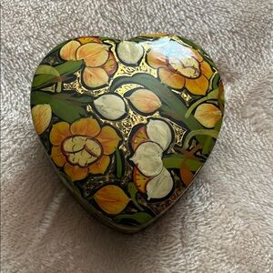 Vintage Hand Made Painted Lacquer Paper Mache Heart Trinket Box India Floral